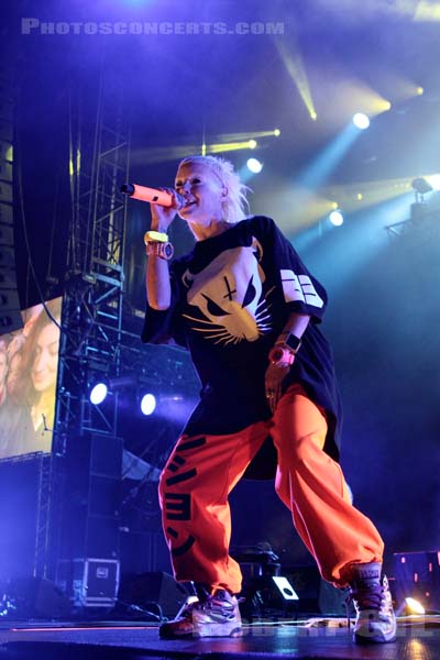 DIE ANTWOORD - 2014-08-22 - SAINT CLOUD - Domaine National - Scene de la Cascade - Anri du Toit [Yolandi Visser]